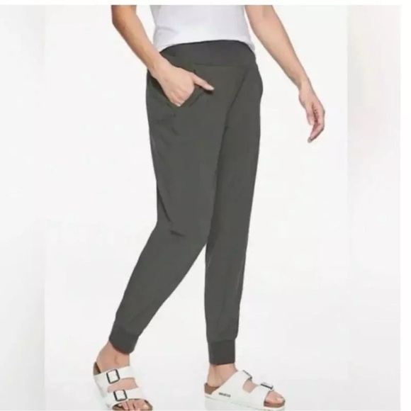Athleta SoHo Jogger Pants Pull On Quick Dry Pockets Travel Sz 8 - Picture 1 of 13
